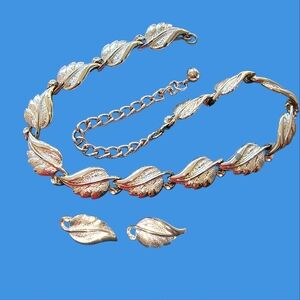 Vintage Coro Pegasus Textured Silver Tone Earrings And Necklace Set